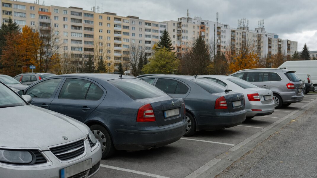 Parkovacie miesta v Banskej Bystrici s cenovými tabuľkami