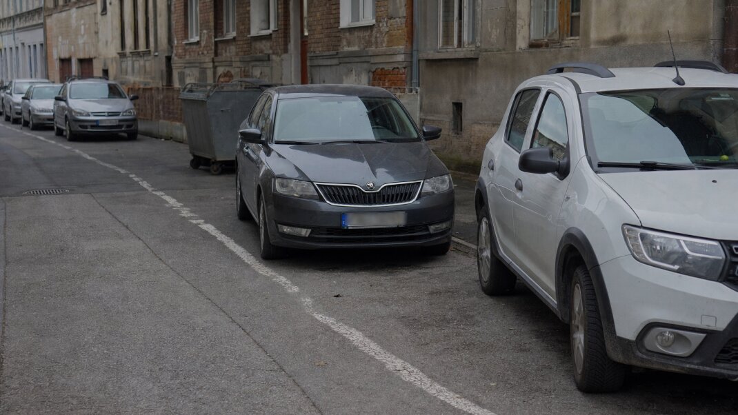 Automatické parkovanie na preplnenom sídlisku v Bratislave