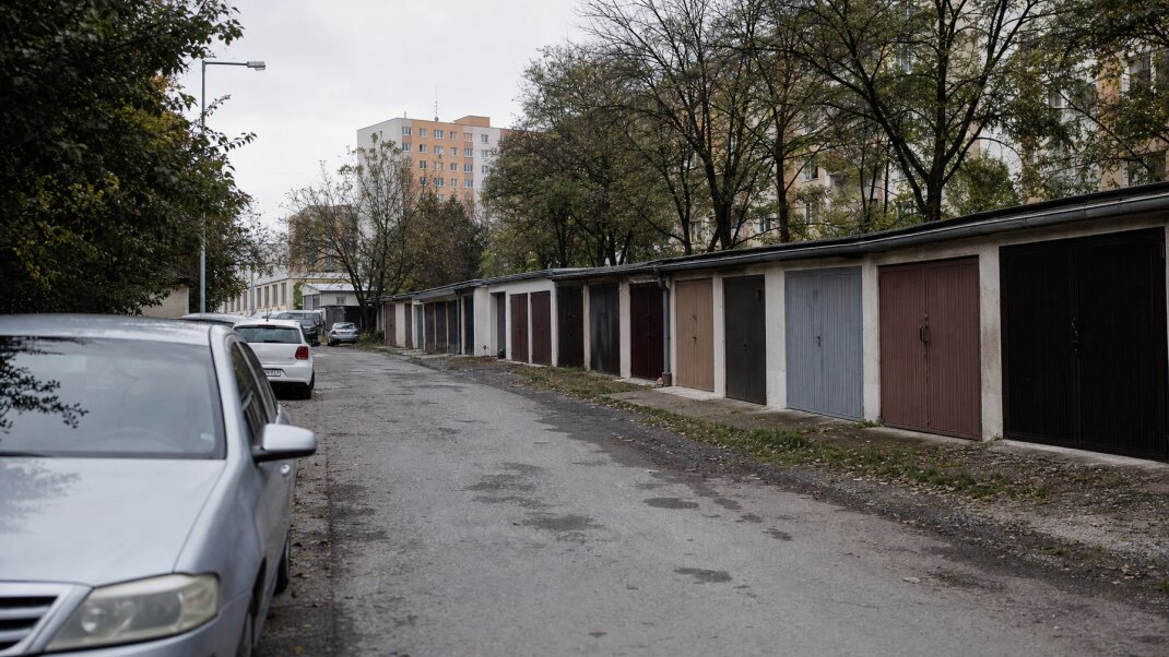 Parkovacie miesta v Košiciach s rezidentskými kartami a súkromnými garážami