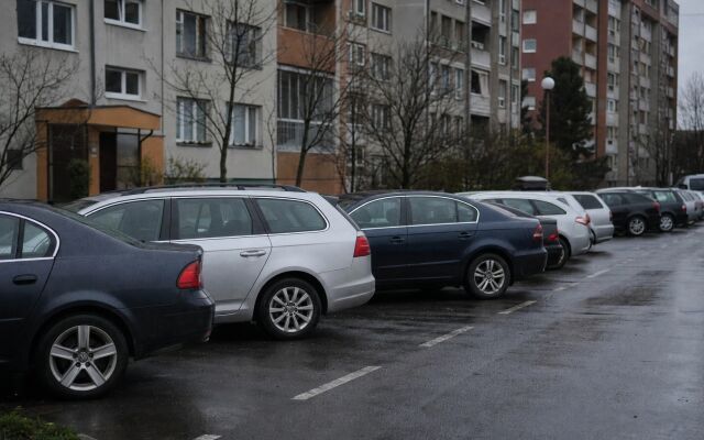 Preplnené parkovisko v Bratislave s novými ponukami parkovania