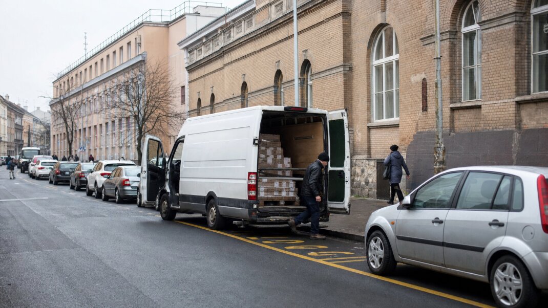 Zásobovacie miesto s vyznačeným zákazom parkovania v Bratislave