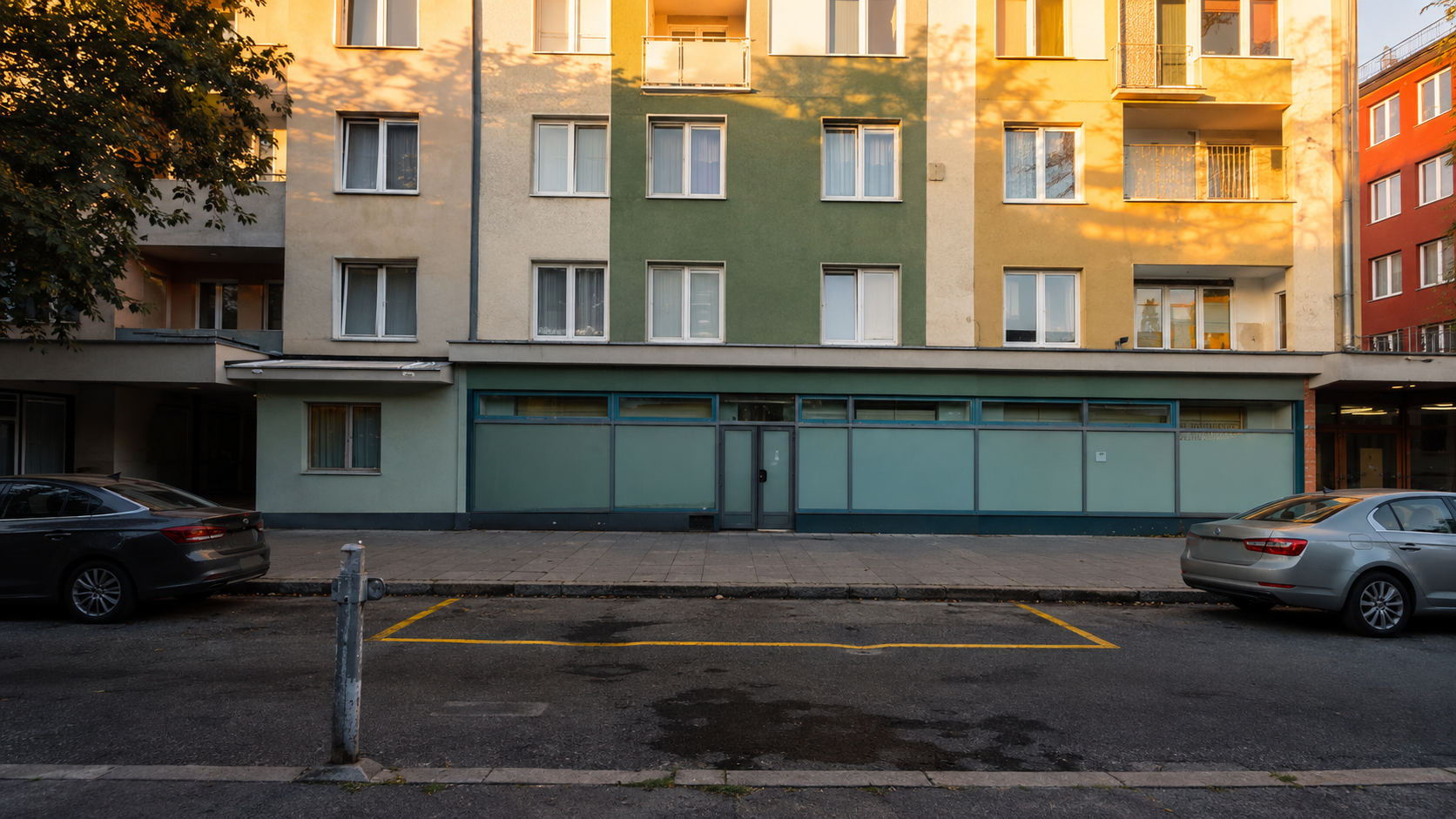 Kuriér na štyri minúty: prečo zásobovacie miesto nie je bežné parkovisko — širší kontext