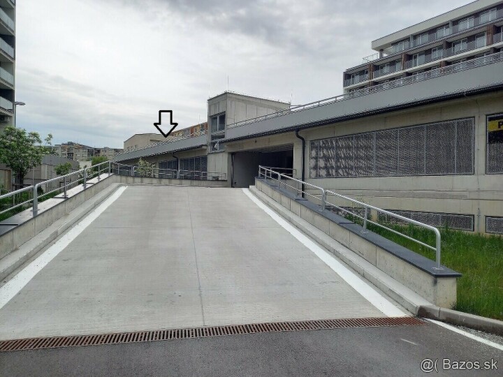 Vonkajšie parkovacie miesto v Košiciach na Považskej 40