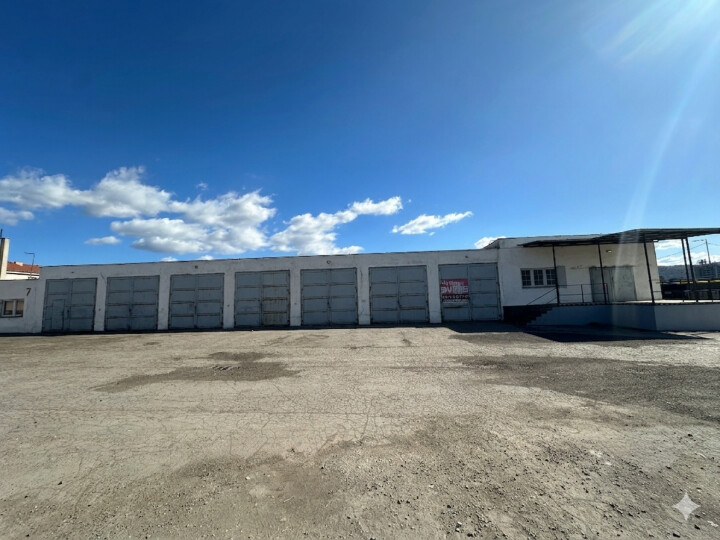 Prenájom priestrannej garáže s vysokou bránou na Družstevnej ulici