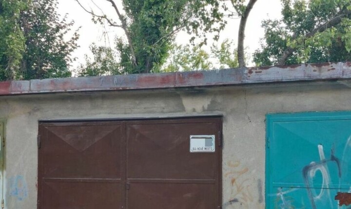 Na predaj - garáž s montážnou jamou na Vyhnianskej ceste, Bratislava III