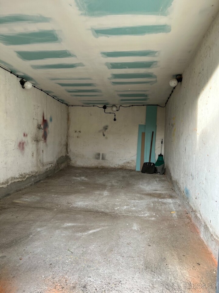 Predaj murované garáže s elektrinou v Handlovej