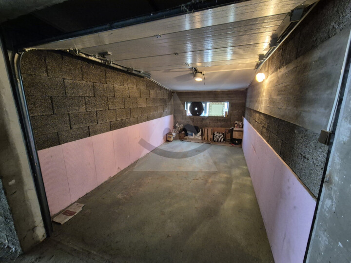 Prenájom garážového státia v parkovacom dome - 15 m² - Hájik