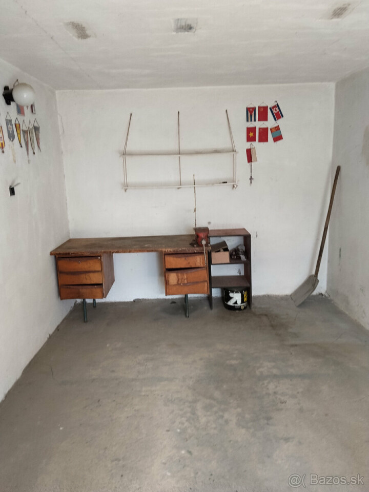 Prenájom garáže s elektrinou na Prachatickej ulici