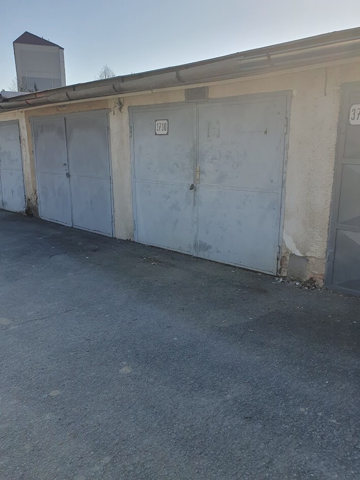 Garáž na prenájom v Humennom s elektrinou