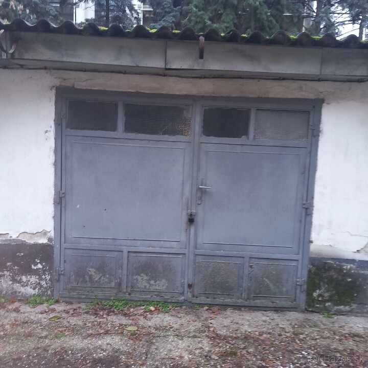 Na predaj garáž v centre Komárna na Záhradníckej ulici