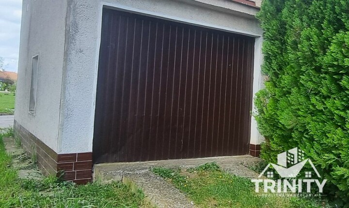Na prenájom priestranná murovaná garáž s elektrinou v Nových Zámkoch