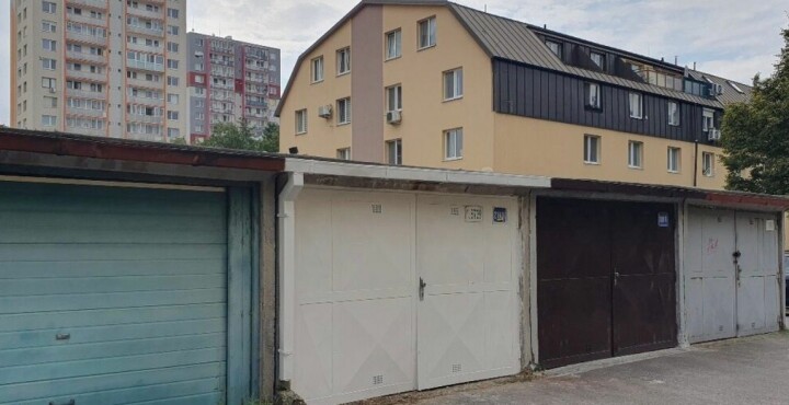 Na predaj garáž bez pozemku na Plickovej ulici v Bratislave III