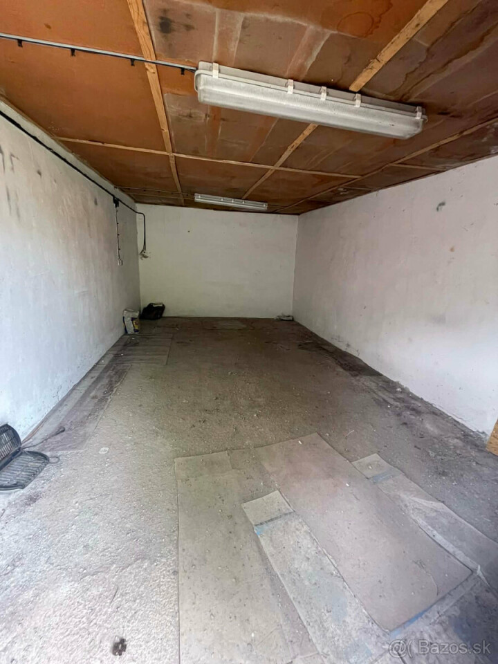 Dlhodobý prenájom garáže pri bytovom bloku P.O.H. 28-29