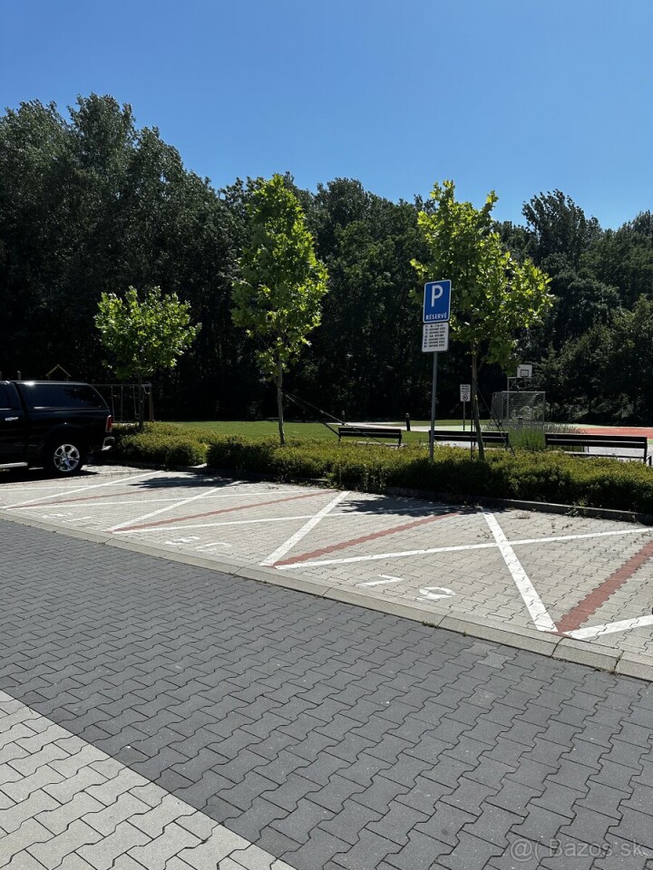 Vonkajšie parkovacie státie na prenájom v Slnečniciach