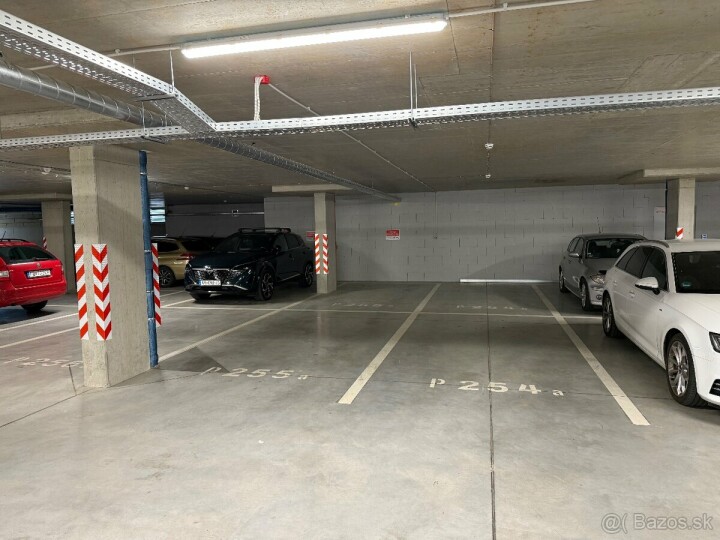 Prenájom dvoch parkovacích miest v podzemnej garáži na Helenky - Rozkvet