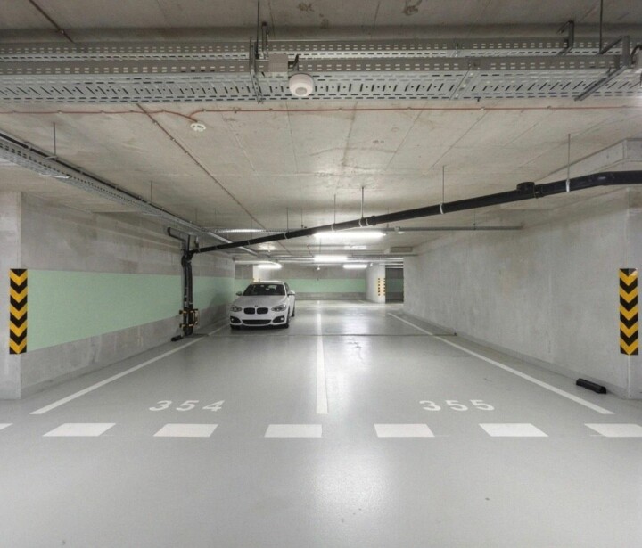 Na predaj priestranné parkovacie miesto v garáži EINPARK