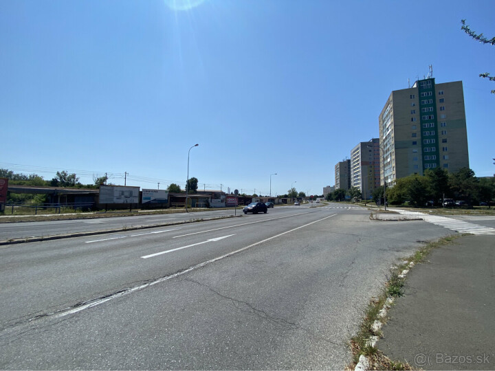 Priestranná garáž 23 m² na predaj v centre Košíc na Jantárovej ulici