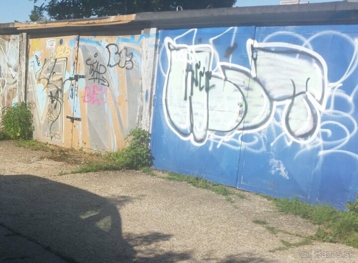 Samostatná garáž na predaj na Smikovej ulici v Bratislave III