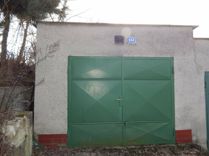 Na predaj murovaná garáž 28 m2 v Handlovej na ul. Mierové námestie