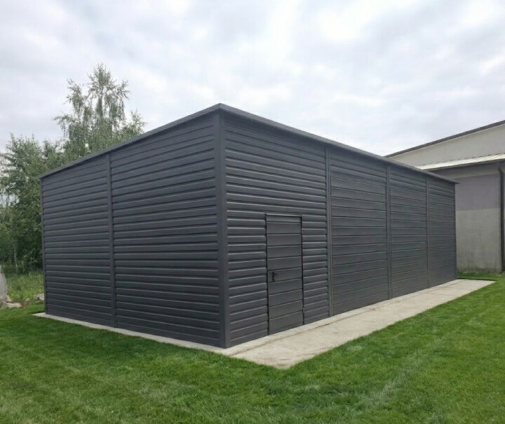 Plechová garáž 12x6 m s bránou a vstupnými dverami