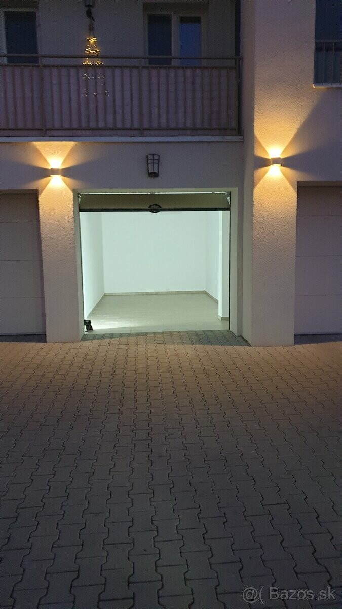 Prenájom garáže s elektrinou v bytovom dome