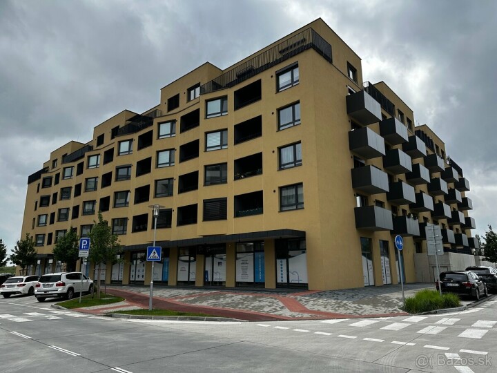 Prenájom parkovacieho miesta v garáži na Novomestskej 8