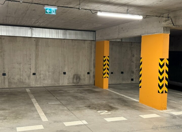 Prenájom extra širokého parkovacieho miesta v podzemnej garáži