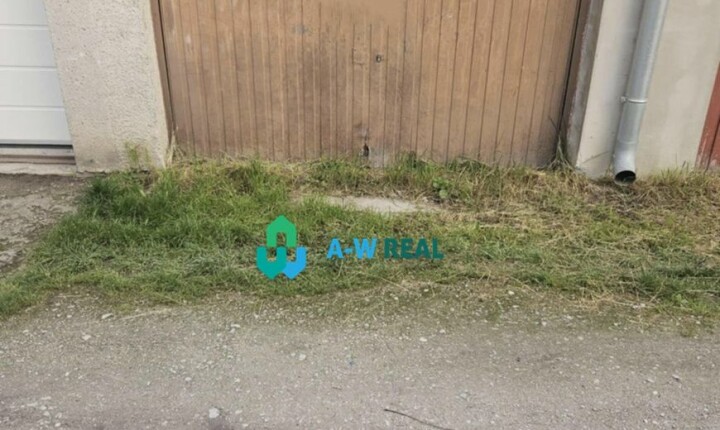 Garáž s pracovnou jamou a elektrinou v Dunajskej Strede