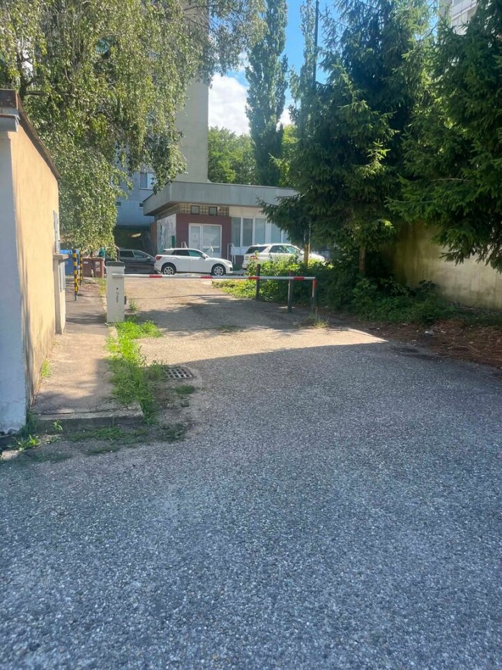 Predaj garáže s pozemkom na Púpavovej ulici v Karlovej Vsi