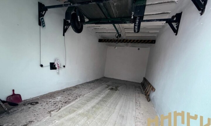 Priestranná garáž na predaj na Sládkovičovej ulici v Považskej Bystrici