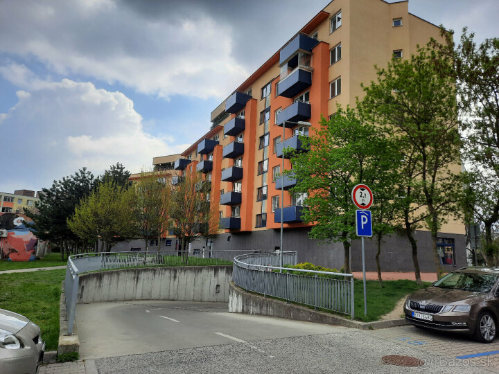 Garážové státie na predaj v Petržalke, Bratislava