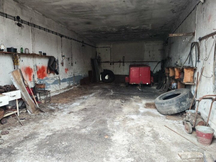 Prenájom priemyselných garáží 55 m² v Podhradí