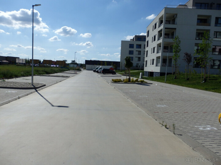Dlhodobý prenájom vonkajších parkovacích miest na Tulipánovej ulici