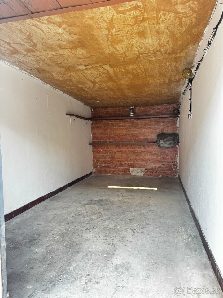 Garáž na predaj s elektrinou na ulici Štítová