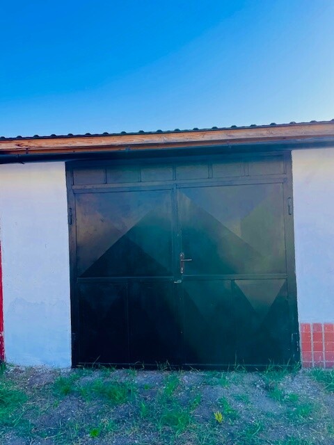 Predaj garáže v Lučenci, Malinovského – pod trhovou cenou