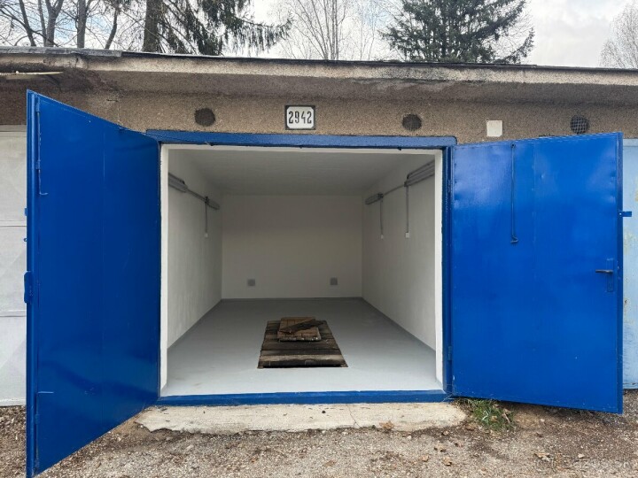 Na predaj murovaná garáž s jamou na Letnej ulici v Rožňave