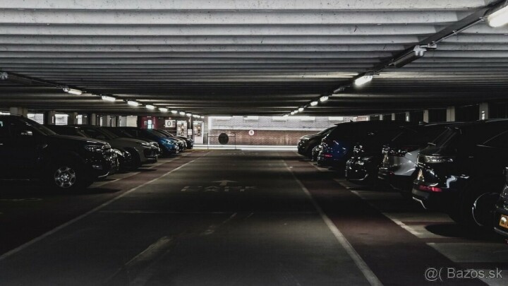 Prenájom parkovacieho miesta v garáži Polygón na Coboriho ulici