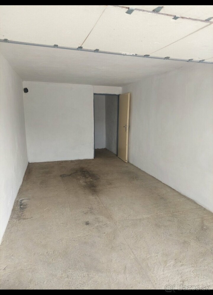 Predaj garáže s pivnicou v Námestove, časť Brehy