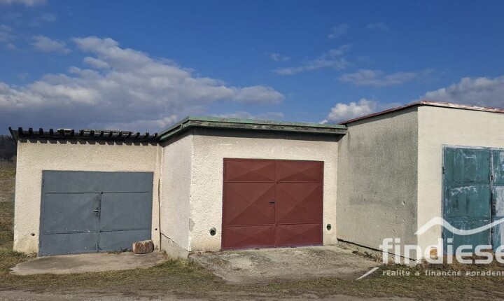 Samostatné garáže na predaj na Vápenickej ulici v Prievidzi