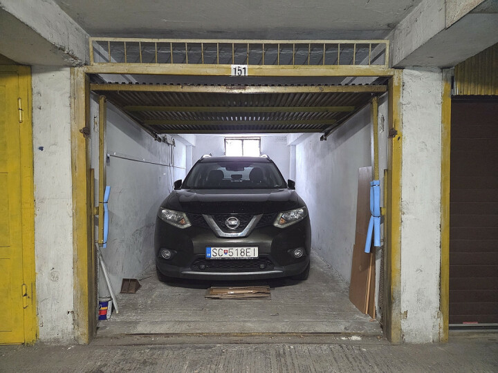 Samostatná uzatvorená garáž na predaj na Pionierskej v Bratislave