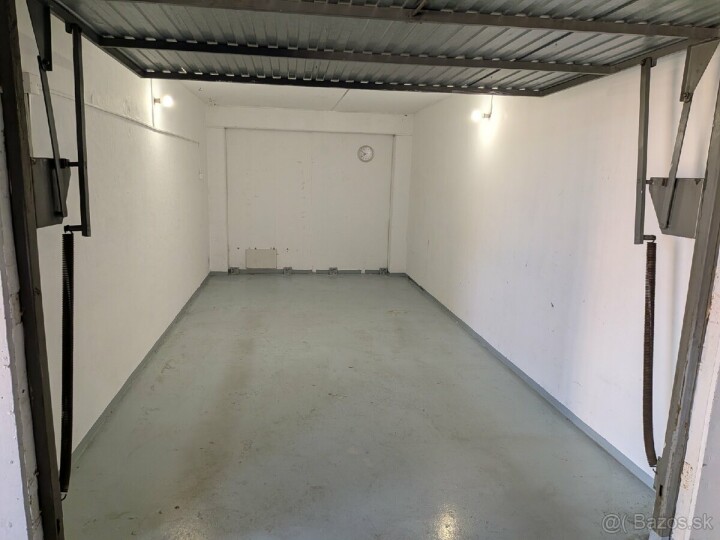 Prenájom garáže v Trnave v garážovom dome
