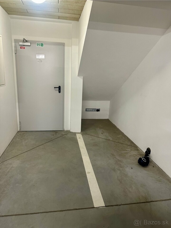 Prenájom vnútorného parkovacieho miesta pre motocykel