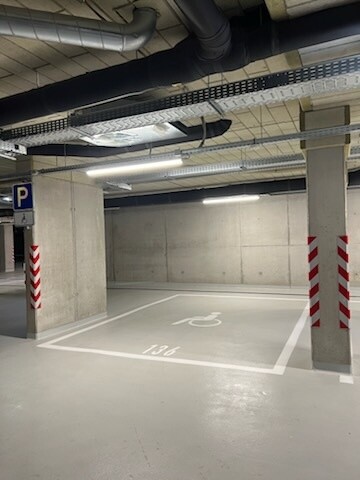 Prenájom priestranného garážového státia pre auto a motorku