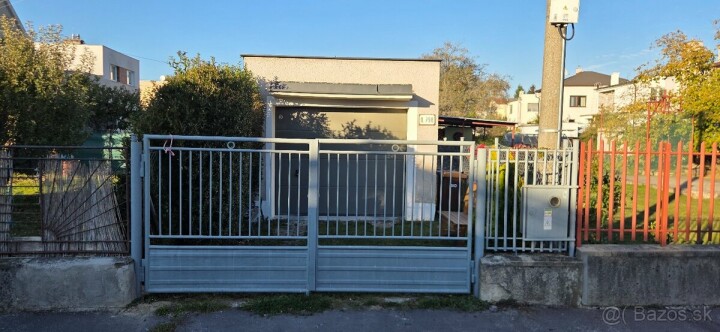 Prenájom samostatne stojacej garáže s elektrinou a jamou
