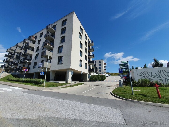 Vonkajšie parkovacie miesto na prenájom v Ľuboticiach