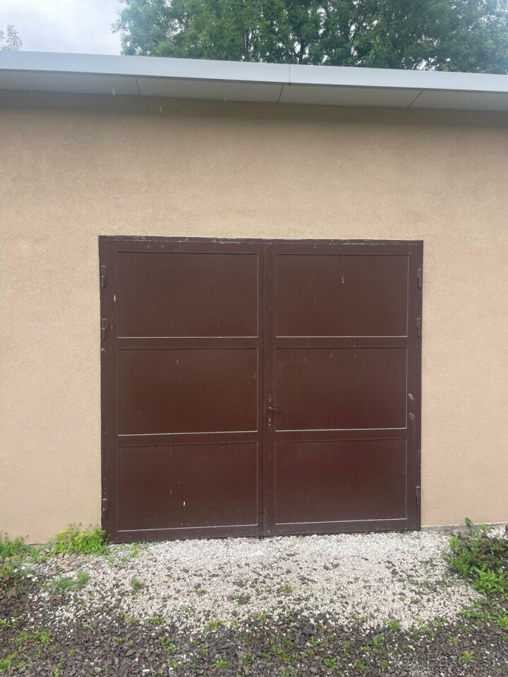 Na predaj nová garáž v Novakoch