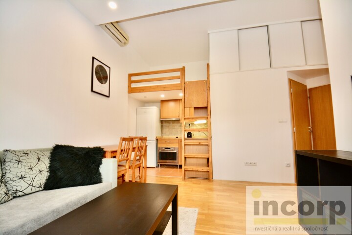 Murovaná garáž na predaj s elektrinou na Pionierskej ulici