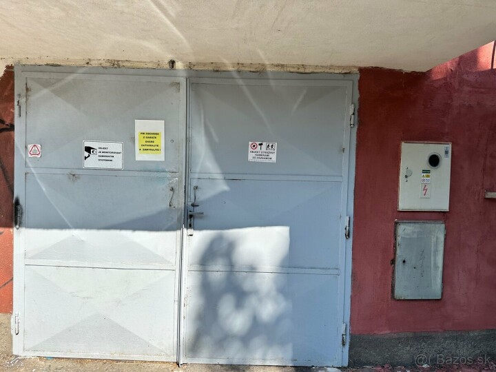 Garáž na predaj na Pionierskej ulici s elektrinou