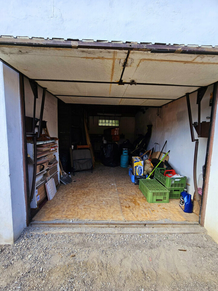 Predaj murovaná garáž 19m² s elektrinou v Brezne