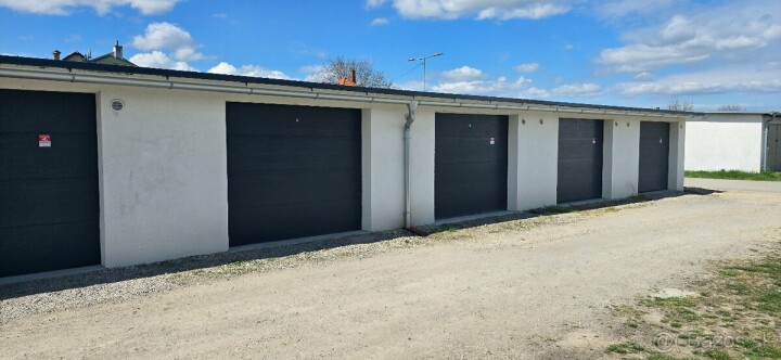 Na predaj novopostavené garáže s elektrickou prípojkou v Bošanoch